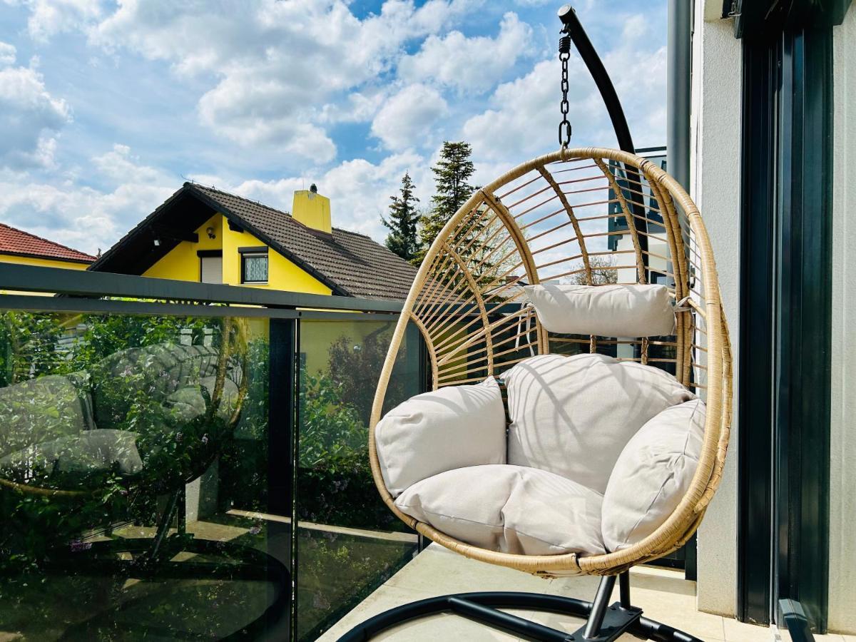 Modern - Free Parking - Balcony Apartment *