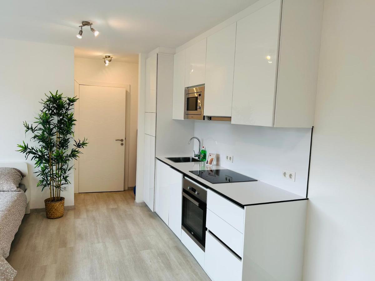 Apartment Modern - Free Parking - Balcony